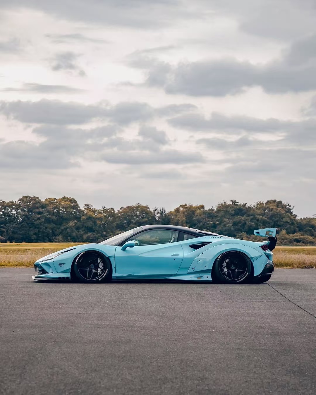F8 Ferrari Auto Body Kit LB Style Blue Carbon Fiber Spoiler Lip Wide Body Kit Wheel Arch
