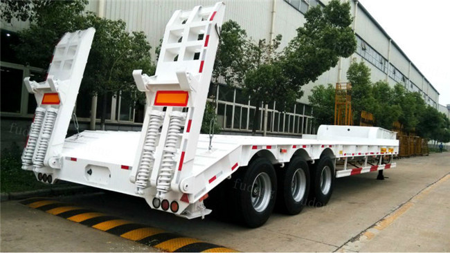 3 Axle 60 Ton Low Bed Semi Trailer Truck , Low Loader Trailers Dimension Customized