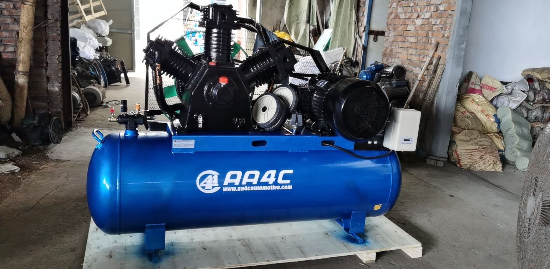 AA4C Vertical Piston Air Compressor 80Gallon 300L 10HP 7.5KW 12.5 Bar Air Source
