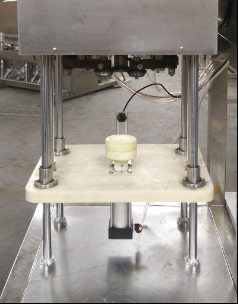 Semi Automatic Beer Can Filling Machine , Sus304 Can Filling Equipment For Brewery