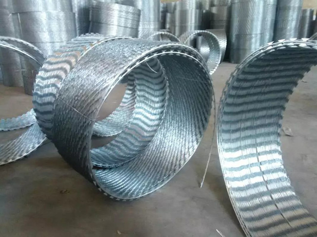0.5m 16m Iron Flat Wrap Razor Wire Fencing BTO 12