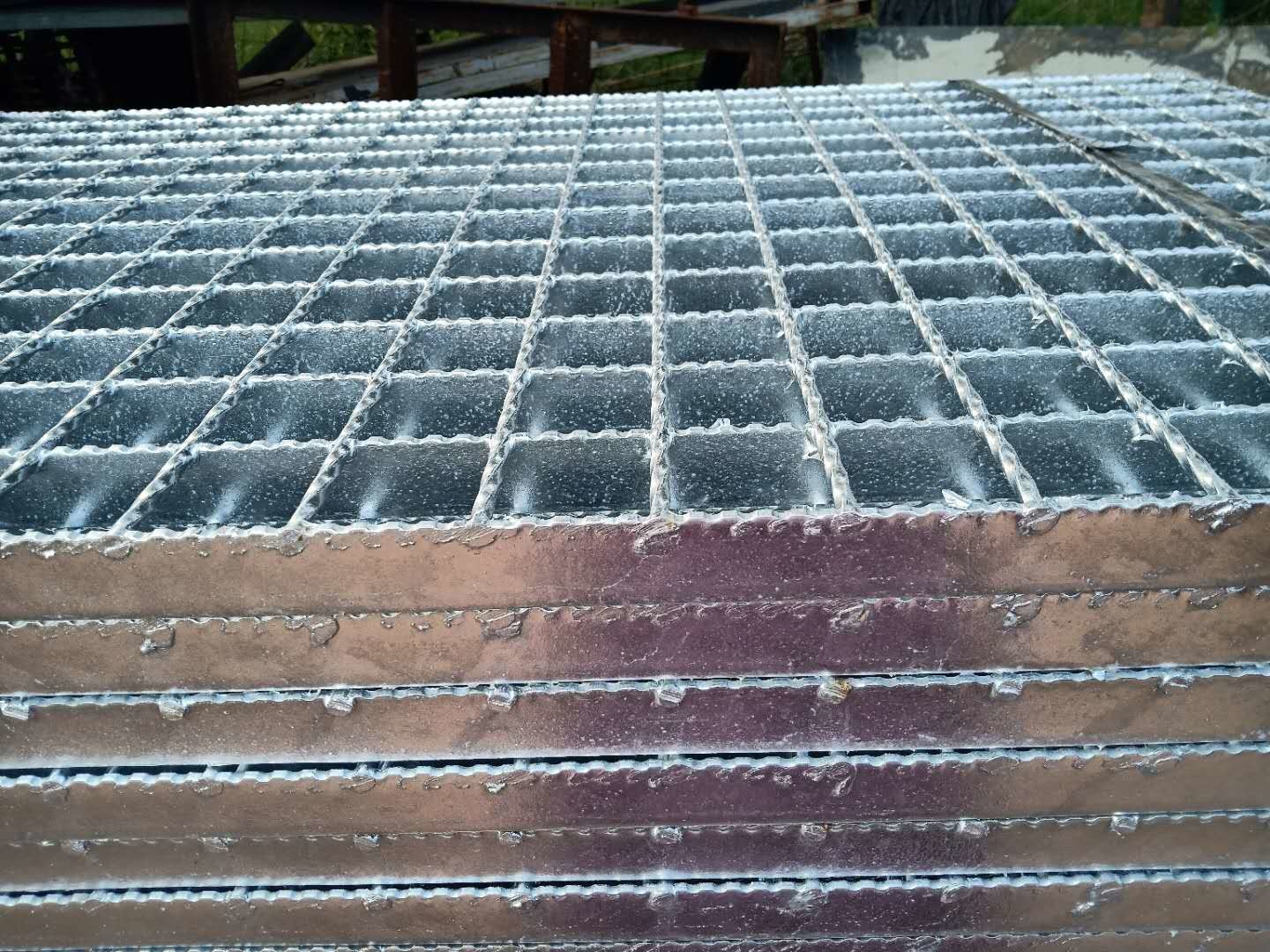 HDG Heavy Duty Stair Tread Serrated Steel Grating