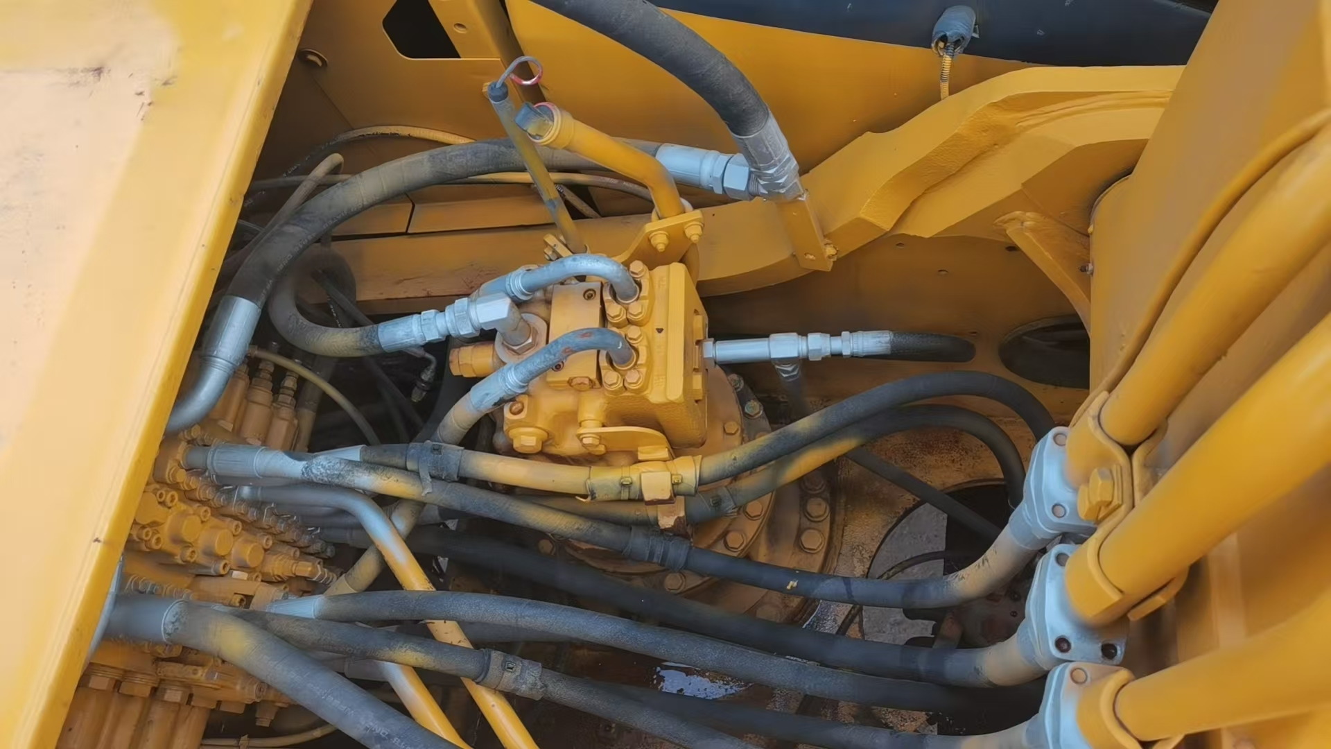Used Komatsu PC300-7 Excavator with 180 kW Engine Power Hydraulic Crawler Digger