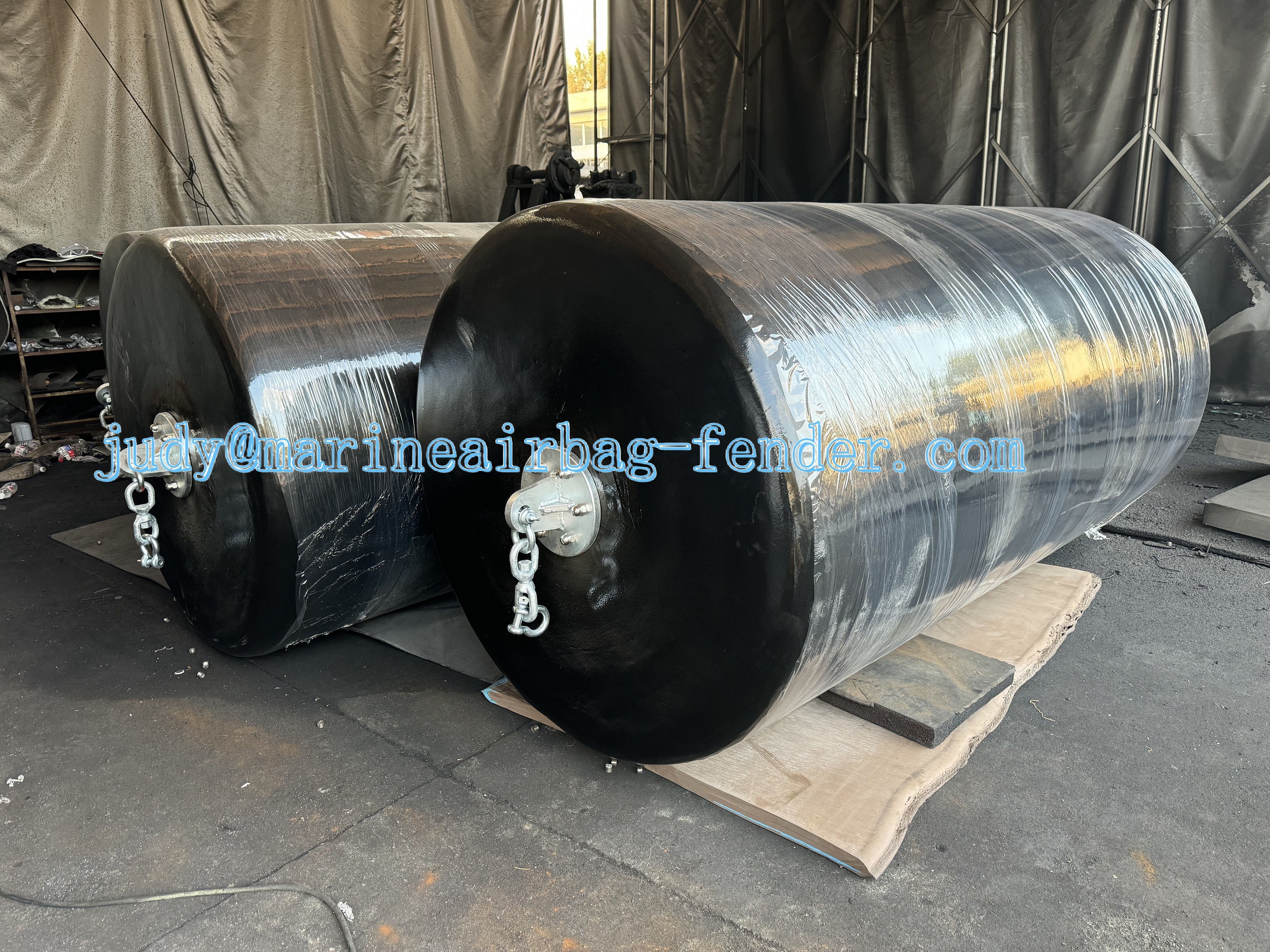 EVA Foam Filled Fender Polyurea Skin Fender Excellent Weather Resistance For Floating Platforms