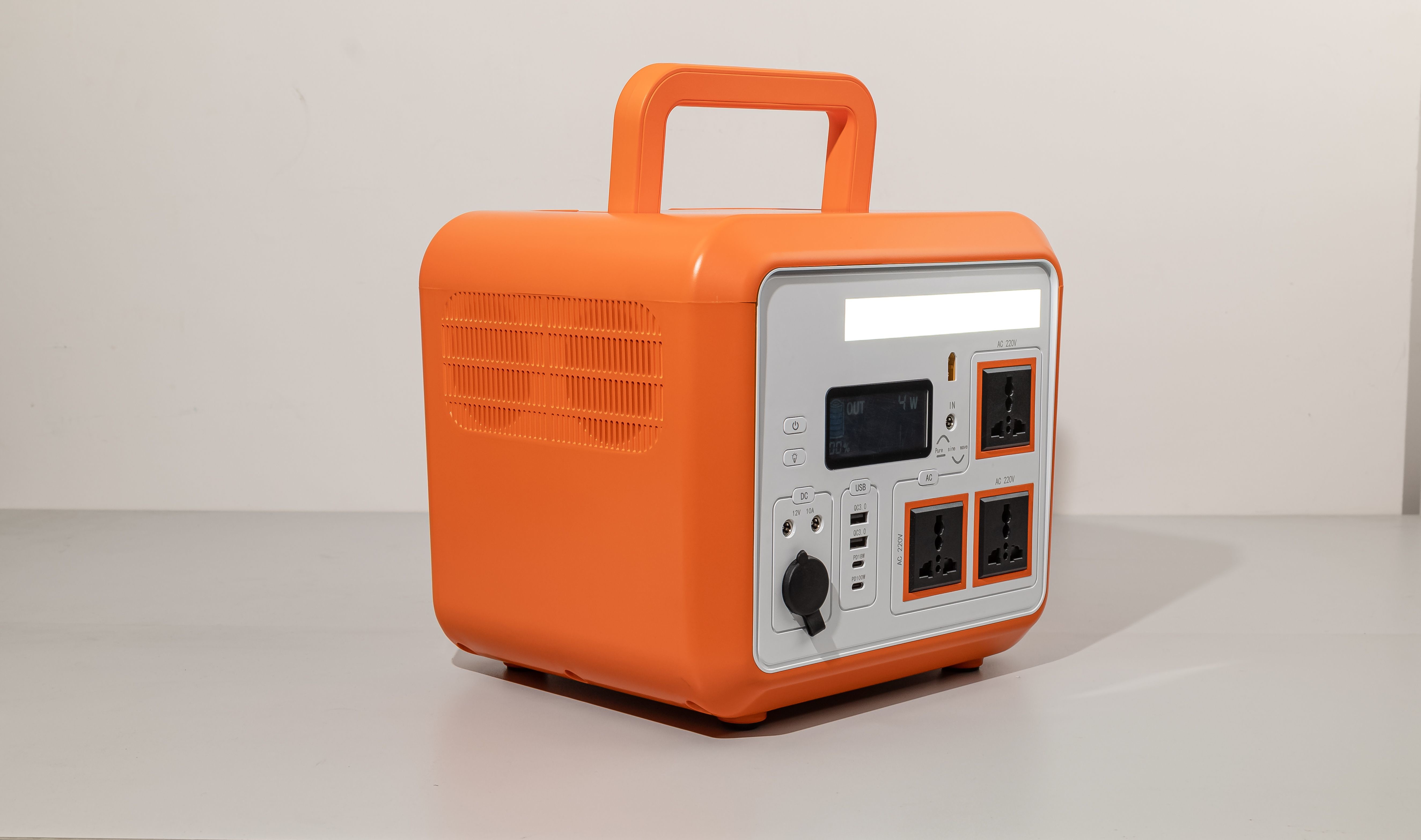 CE Approved 1500W AC Outlet Output Pure Sine Wave Portable Power Generator With LCD For Car Jump Starter / RV Camping