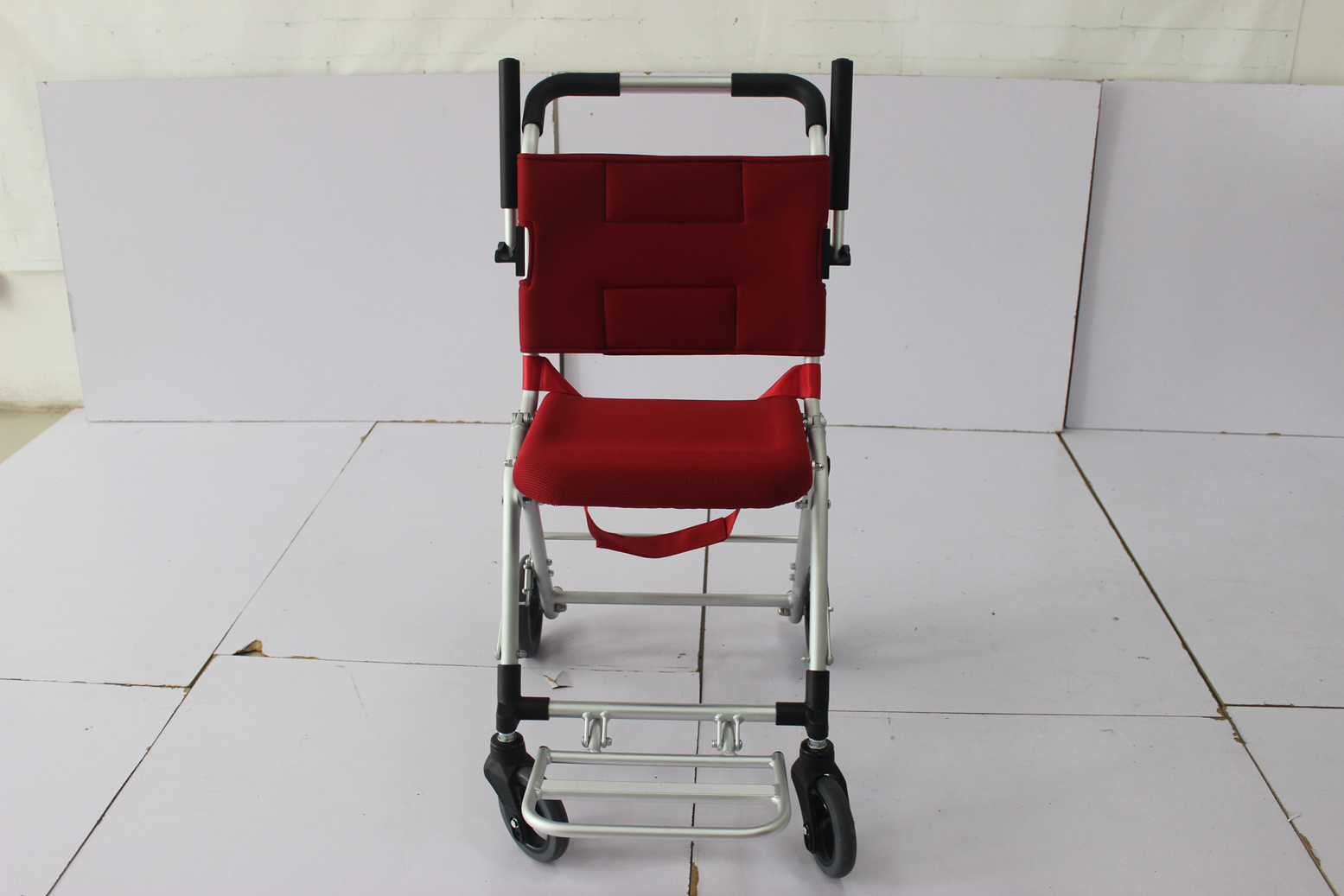 120kg Best Lightweight Folding Wheelchair Caterpillar Type Aluminum Alloy 600mm