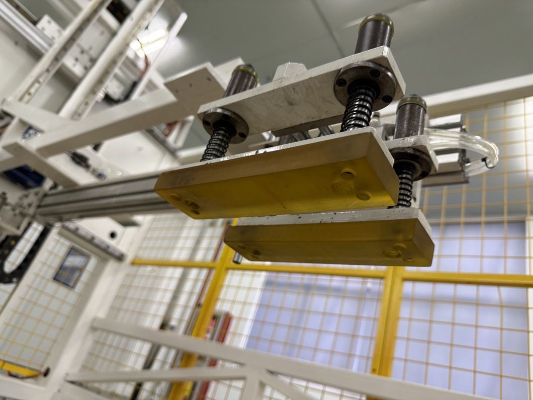 X-Solar Automatic and Accurate Glass Loading Machine