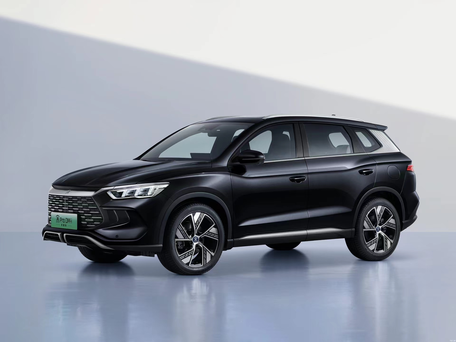 Byd 2024 Song Pro Dm-i honor 110KM The Hybrid Car with 5 Seats and Panoramic Sunroof