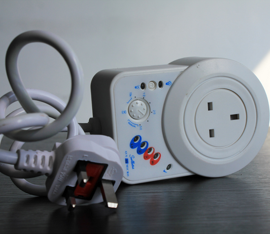 AVS 15A 220v Automatic Voltage Voltage Stabilizers protector /surge protector