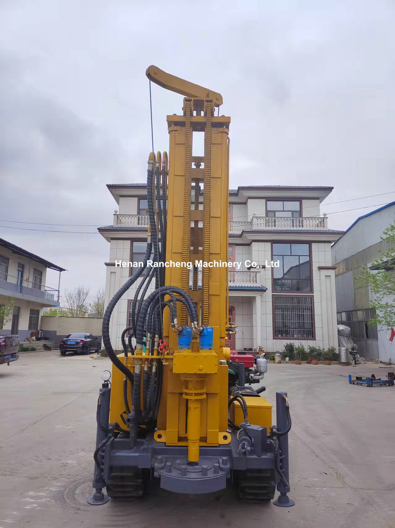 Crawler Type Hydraulic Water Well Drilling Rig For 3500-3800Nm Max Torque Of Rotary