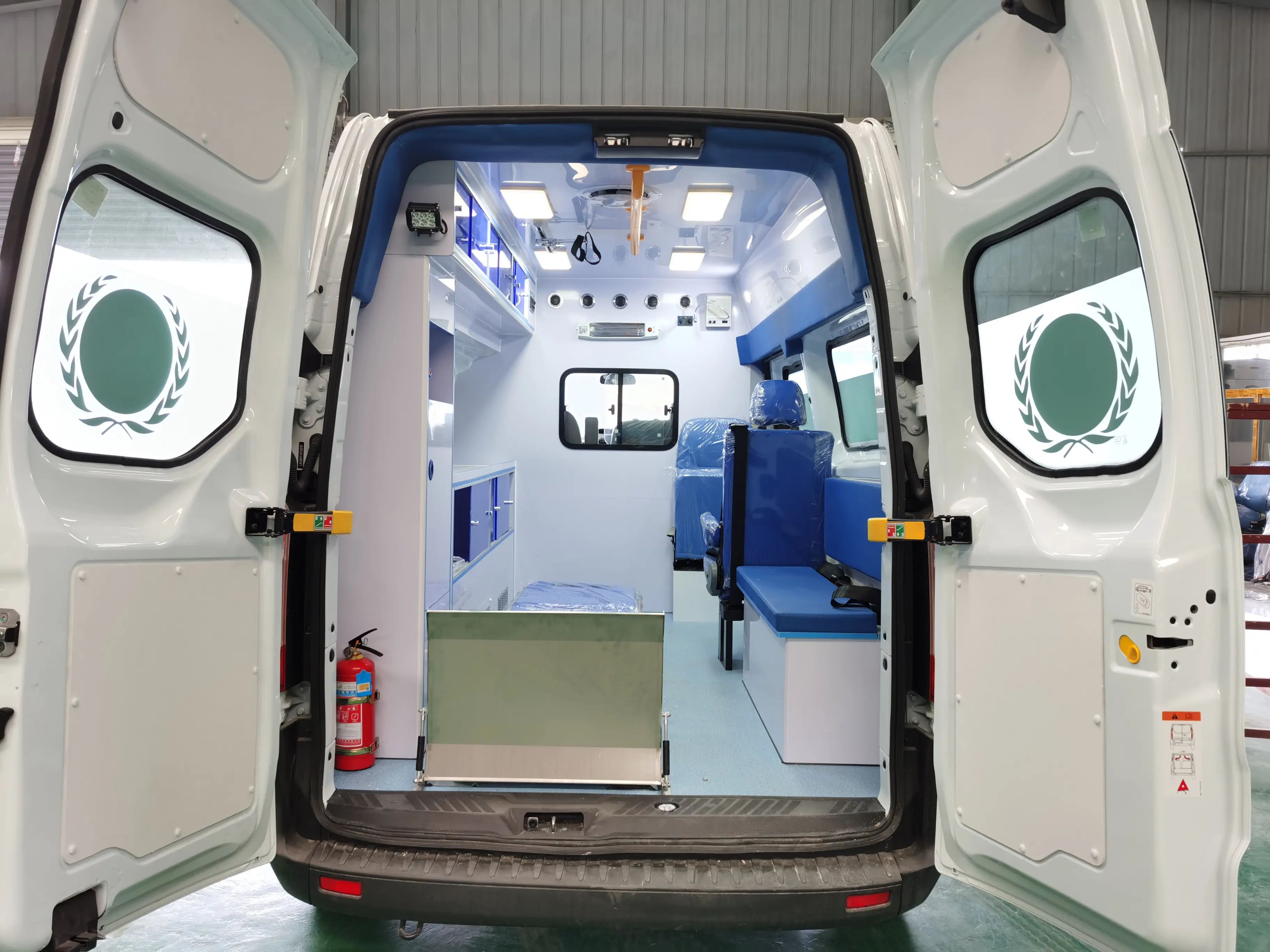 Life Saving 4x2 Mini Ambulance 4x4 Ford Diesel Ambulance Vehicle