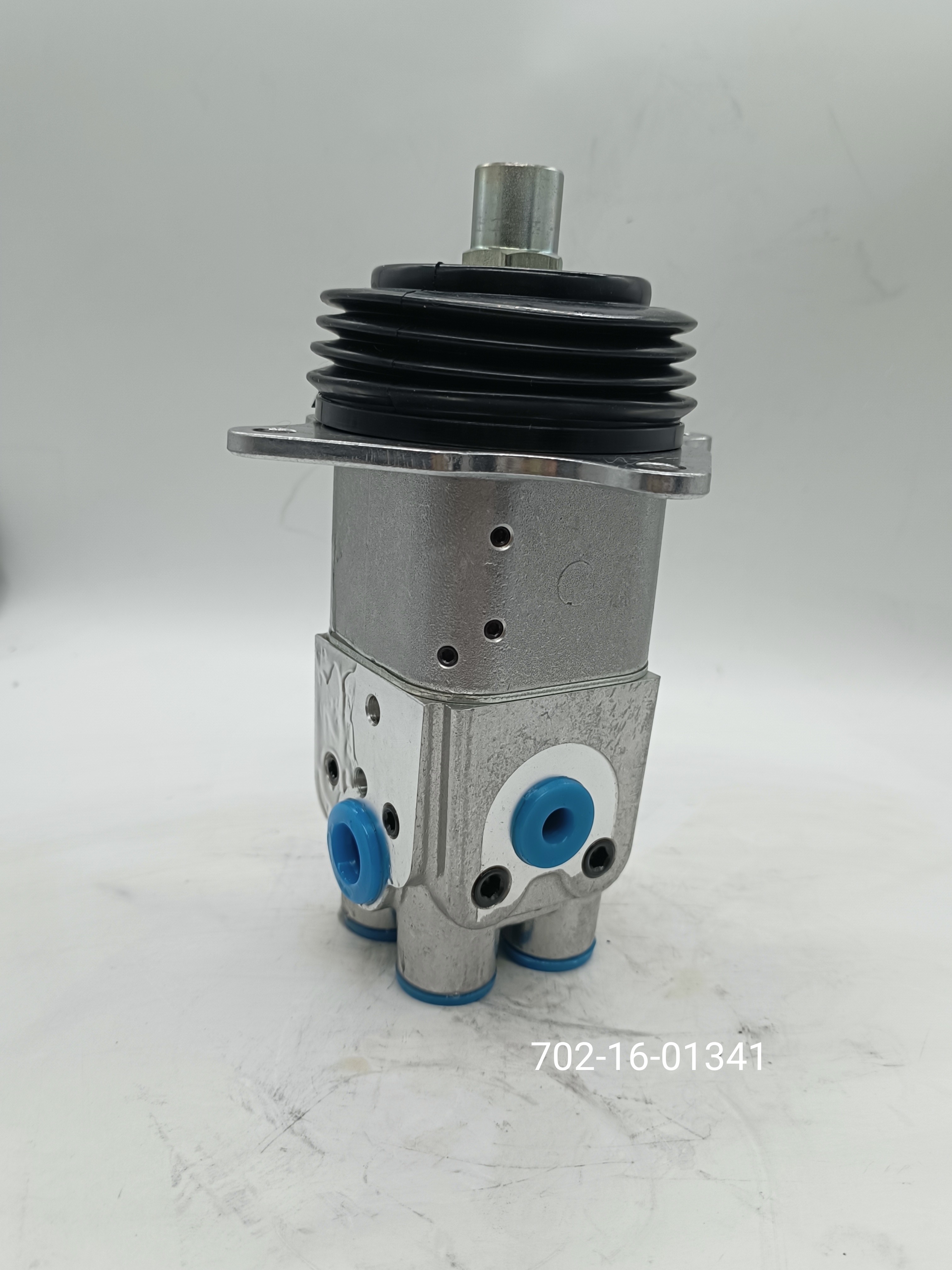 D65 Excavator Spare Parts Hydraulic Bulldozer Joystick 702-16-01340 70-16-01341