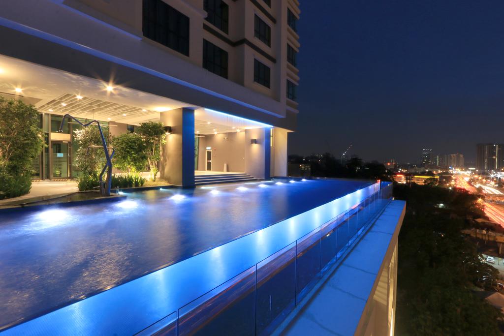 Lucite 30mm 950mm Thickness Clear Cast Acrylic Glass Roof Window Panels for Villa Pool