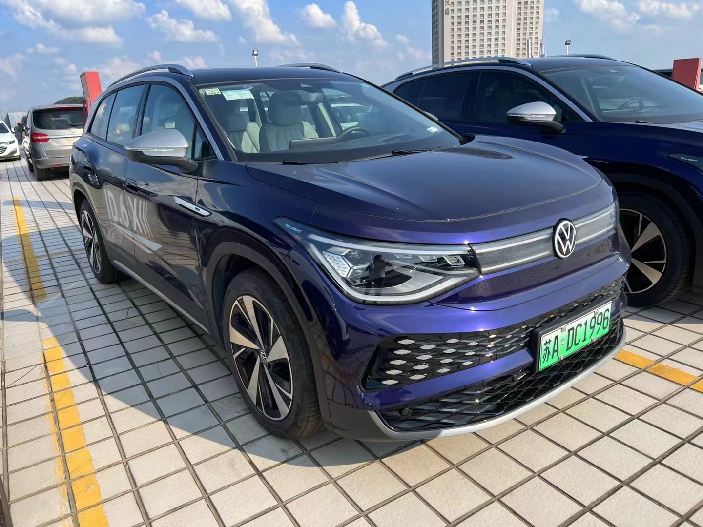 2023 Changan Automobile UNI-K Country VI Oil Truck with Multi-function Steering Wheel and Year 2023