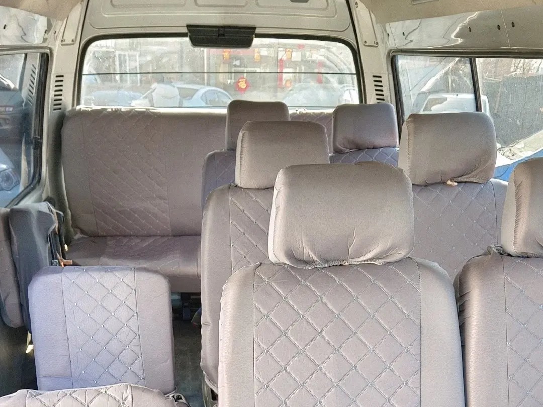 Used Mini Bus Front Engine 14 Seats 5.3 Meters Golden Dragon Hiace XML6532 Sliding Window Silver Color