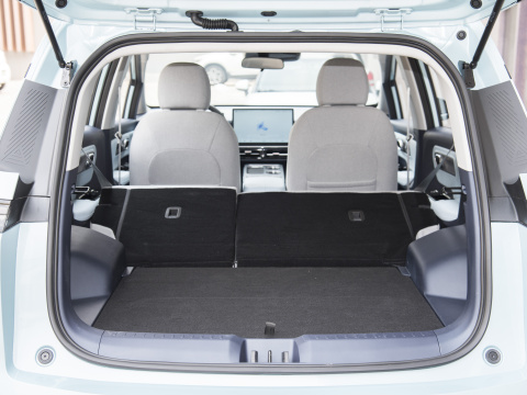AION Y Energy Commercial Vehicles Electric Car with Automatic Parking and 150km/h Speed