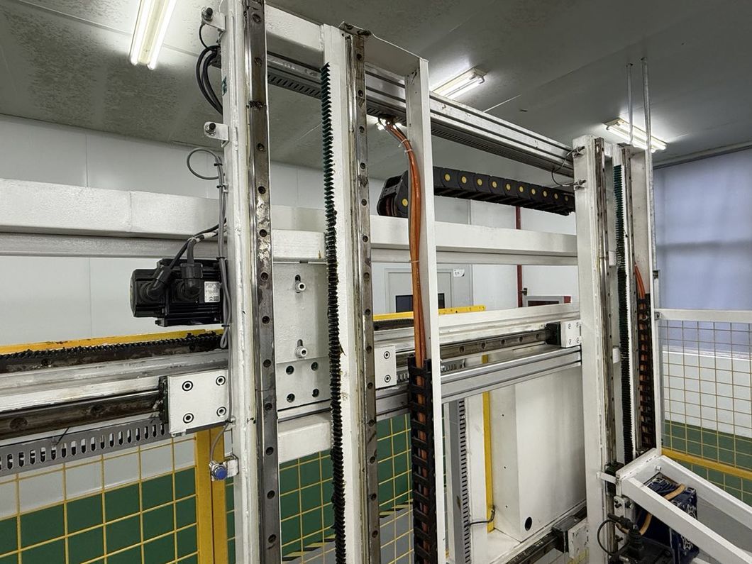 X-Solar Automatic and Accurate Glass Loading Machine