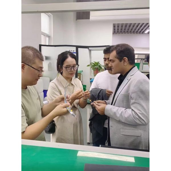 24-Pin Threaded Locking Vibration Resistant Female Socket Circular Connector 2PM27K24QB2