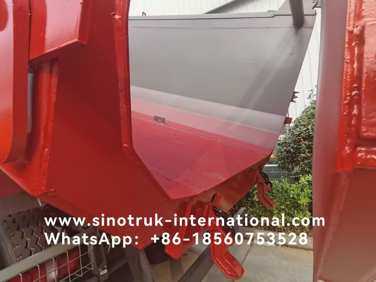 SINOTRUK HOWO N7 Tipper Dump Truck 6 × 4 10 Wheels 380Hp For Export U Type Easy To Unload