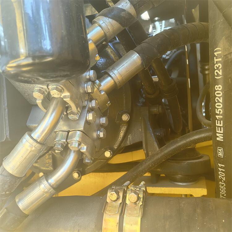 Good Health and Original Hydraulic Valve Japan Used Komatsu PC200-8 Crawler Excavator