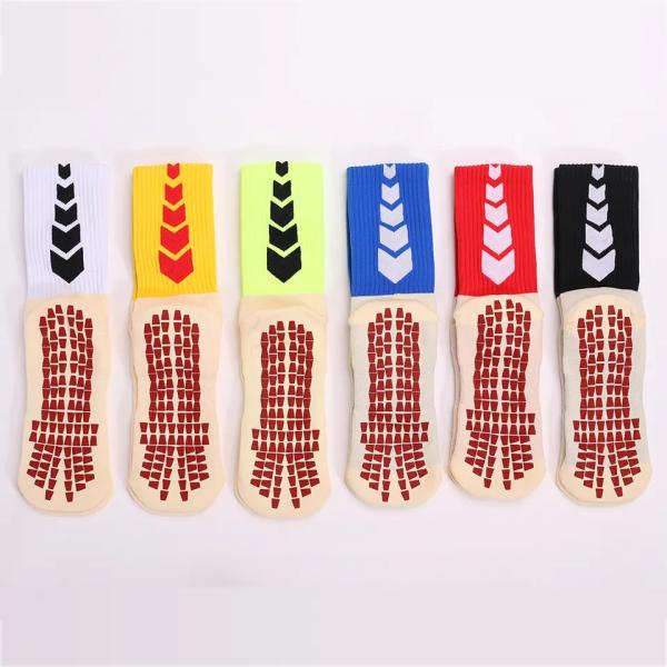 Custom Performance Standard Thickness Non-Slip Athletic Soccer Grip Socks for Men