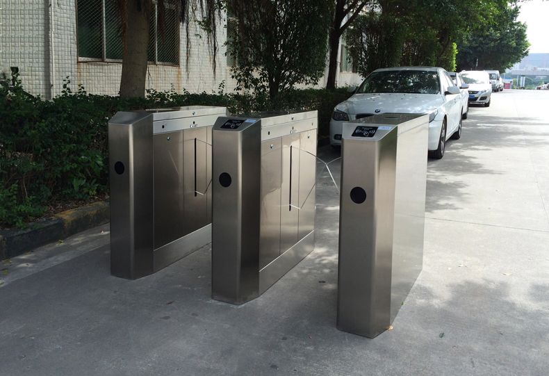 Good Quality 304 Stainless Steel Barrier Turnstile Access Control System Auto Bridge Flap Turnstile Optional Fingerprint Reader
