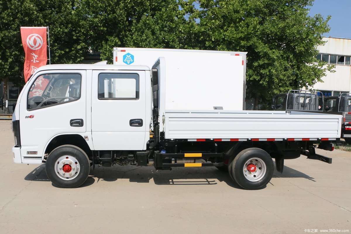 4X2 or 4x4 Dongfeng Pickup Cargo Van with Cummins Engine and 6 Forward Shift Number