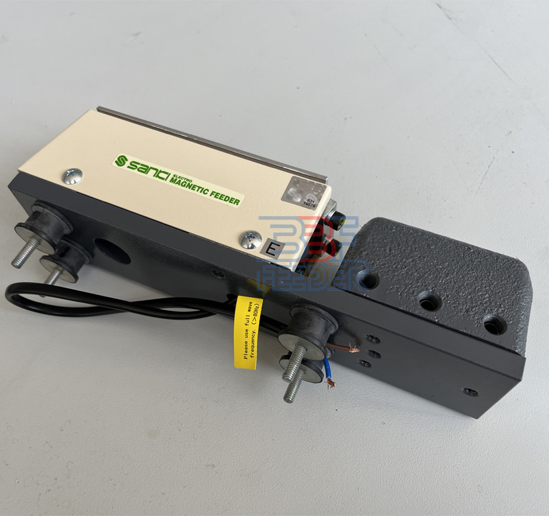 CA-L150AG Sanki Straight Linear Vibrating Feeder Electromagnetic Direct Vibration