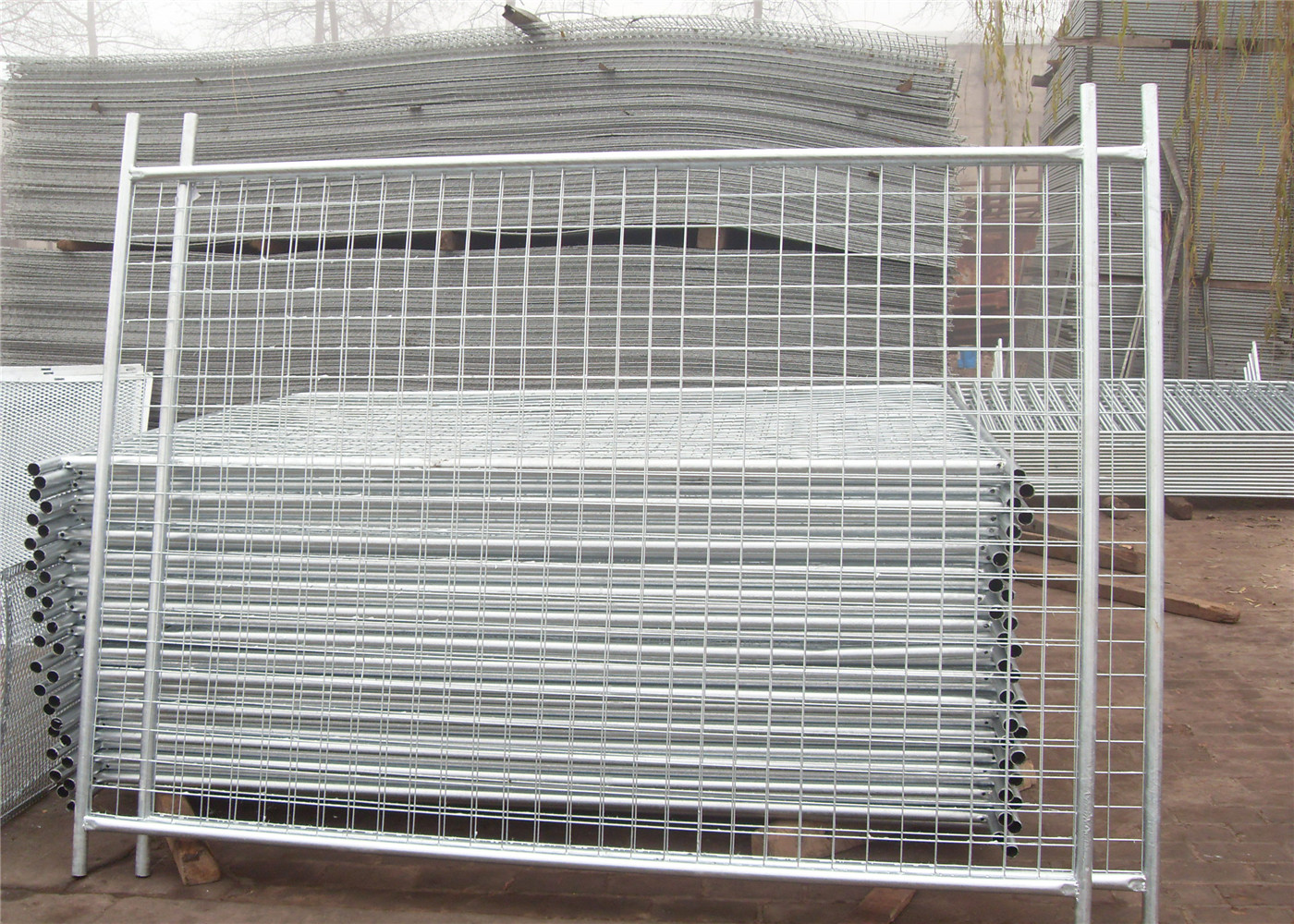50mm*200mm mesh apertureTemporary Fencing Panels 42 microns hdg plus cold zinc painted at welds AS4687-2007 Standard