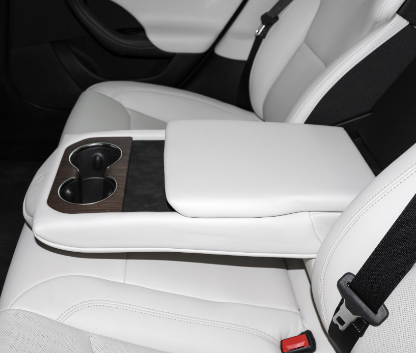 Fantastic Tesla New Model S Double Motors 493KW All-Wheel-Drive Version 715KM Range