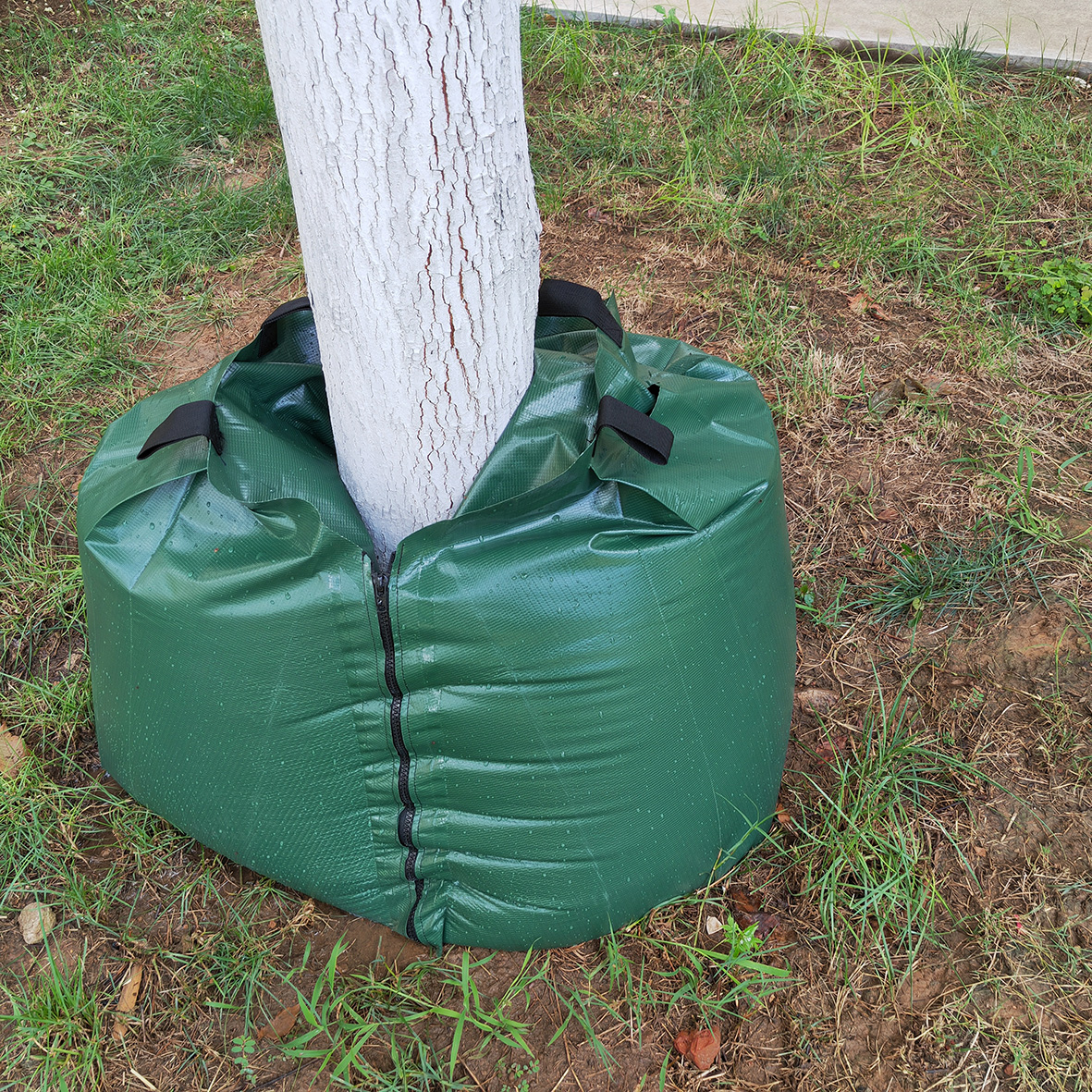 Automatic Drip Trees And Shrubs 20-Gallon Slow Release Watering Bag with PVC Material