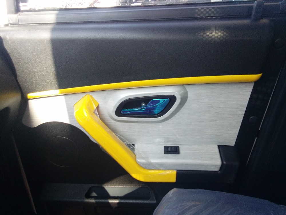 Cars Electric 4 Wheel ElectricVehicle With Air Conditioner Family Used Electric Mini Truck Rickshaw Electric Tricycle