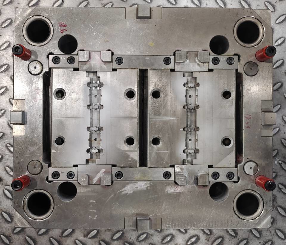 Pinpoint Gate Precision Injection Molding High Precision Plastic Parts Mold