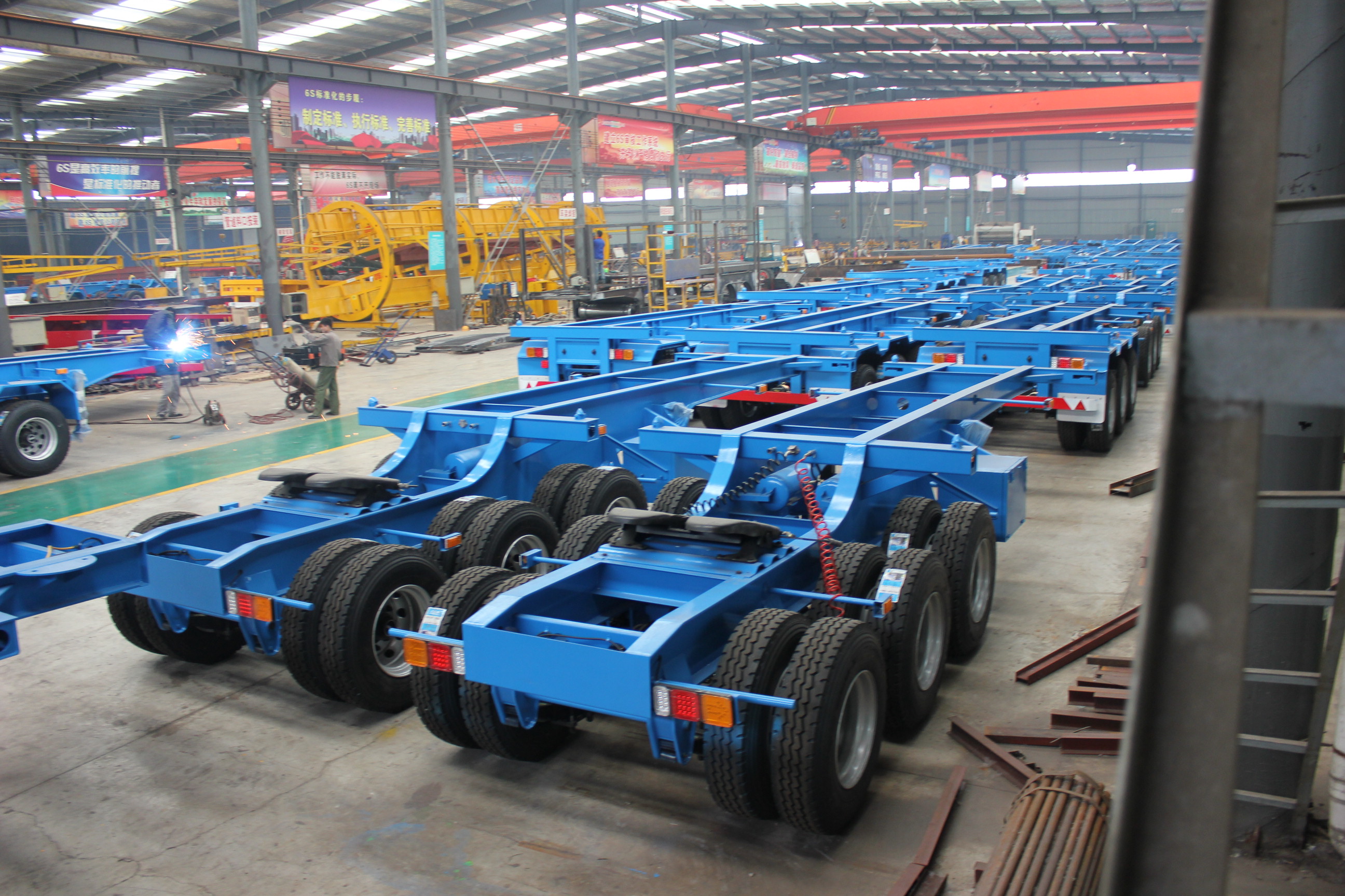 Light Tare Weight 2/3 Axles 20-40-45ft Air Suspension Container Chassis Semi-Trailer