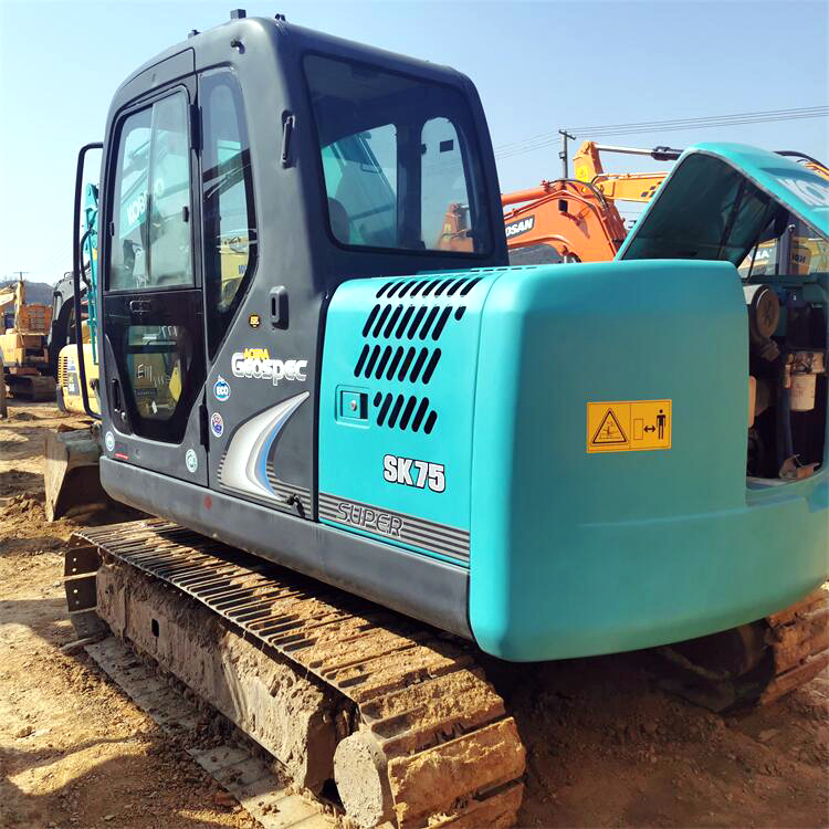 Japan Original 7 Ton Mini Used Kobelco SK75 Excavator with ISUZU Engine in Shanghai