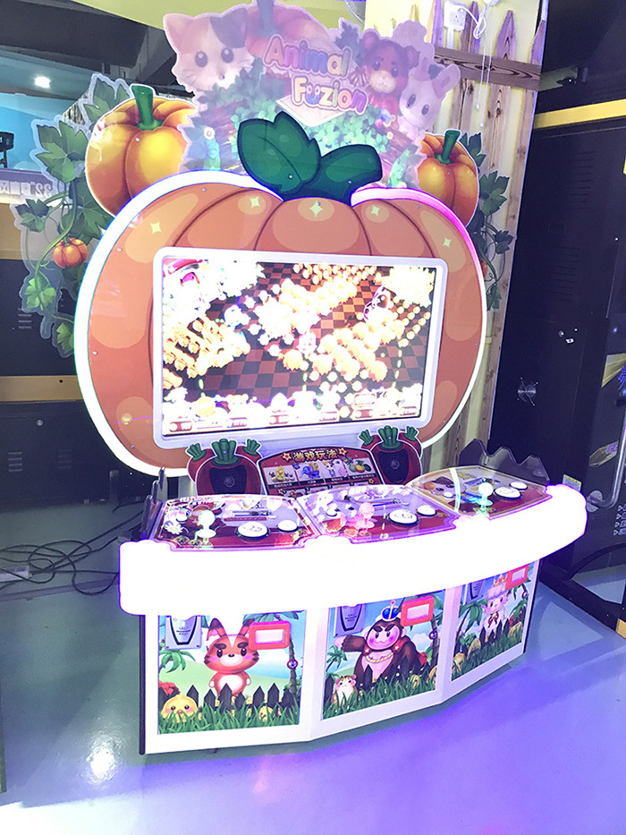 3 Players Kid Lottery Prize Vending Machine For Tourist Attractions / KTV