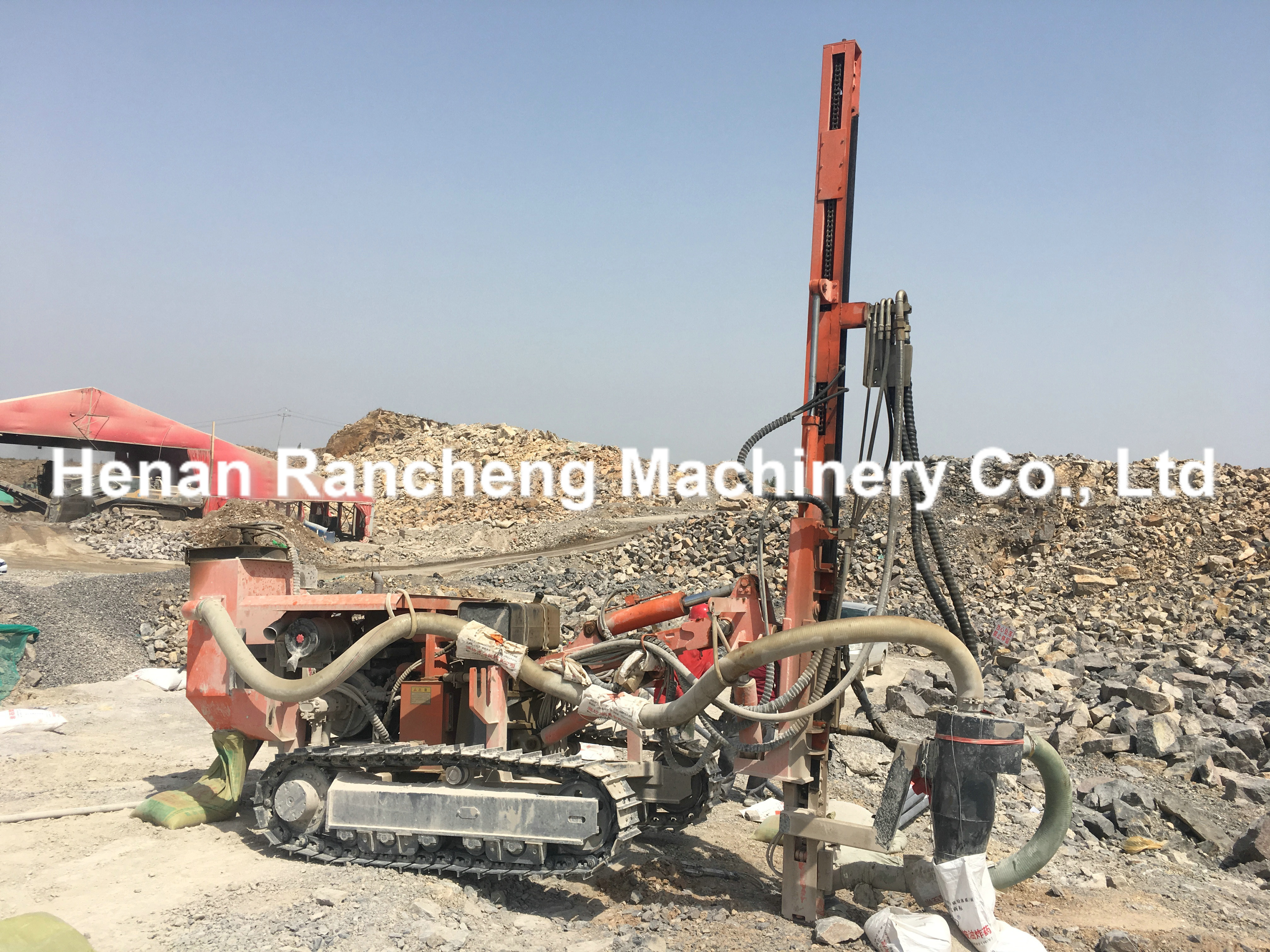 Hydraulic Crawler DTH Drilling Rig Machine 61HP Diesel Engine 40m Bore Depth