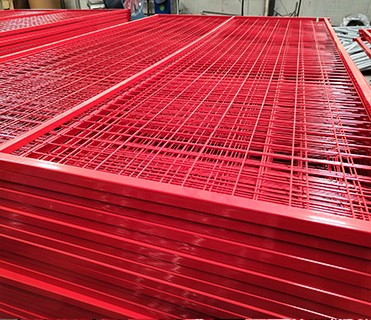 H8’/2430mm*W10’/3048mm temp fence1.2"/30mm *1.5mm wall thick mesh spacing 2"x4"/50mmx100mm*8gauge powder coated interpon