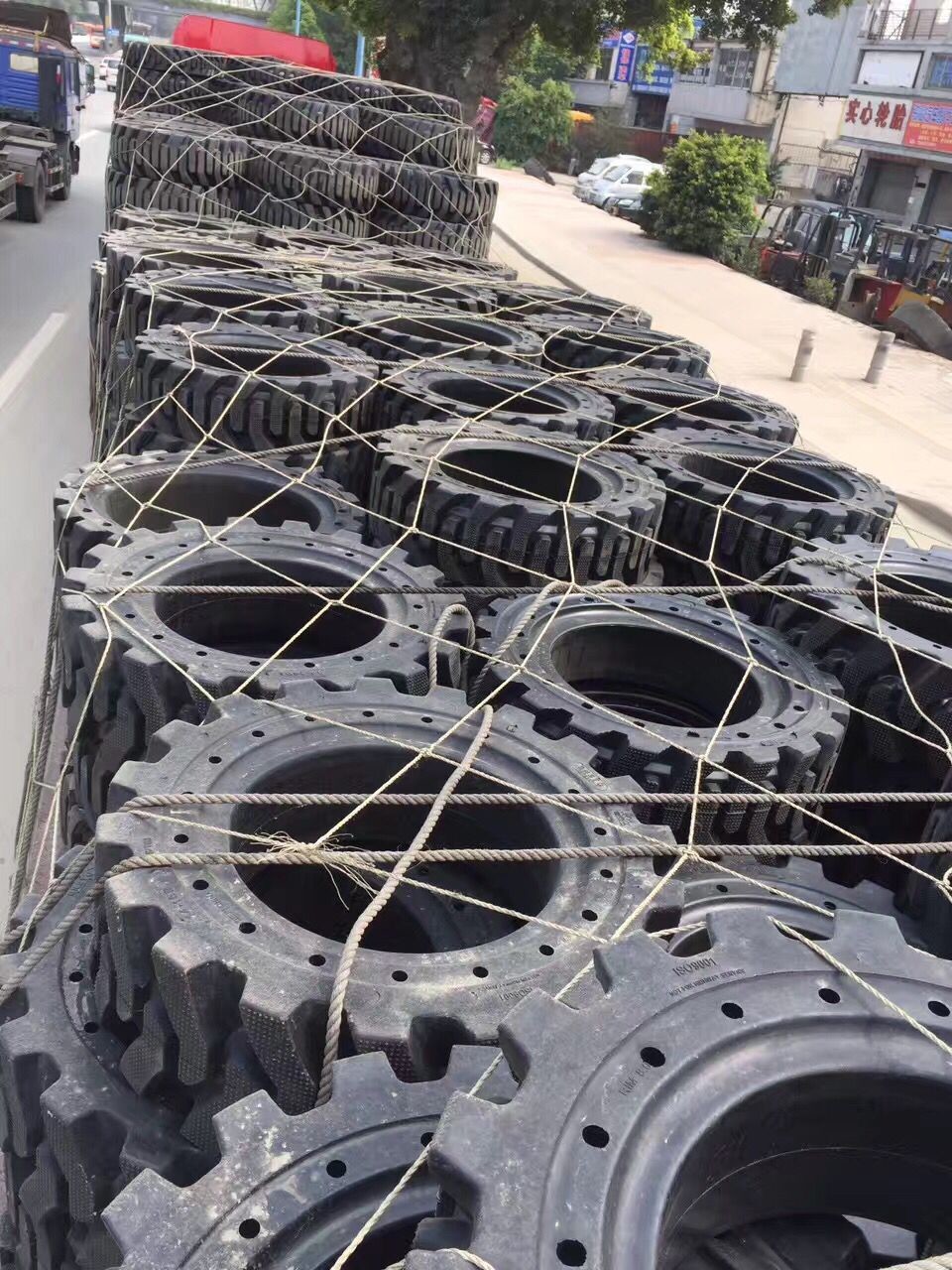 OTR Solid bias tyre, truck/forklift/loader tyre 23.5-25tire tread mold rubber tire mold