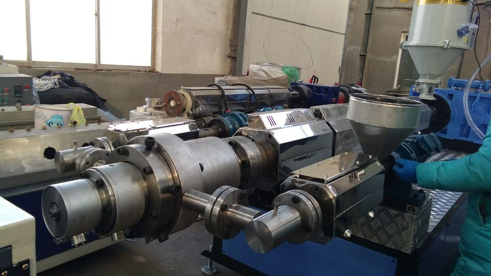 Single Screw PE Pipe Making Machine Natural Gas HDPE Pipe Extrusion Line 110mm