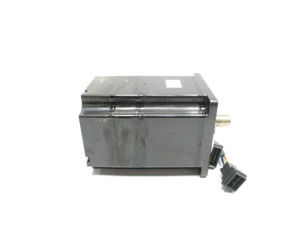 Yaskawa SGMP-15AWHG12 servo motor 1500w 3000rpm 3/4 inch 4.77 nanometers 200v ac