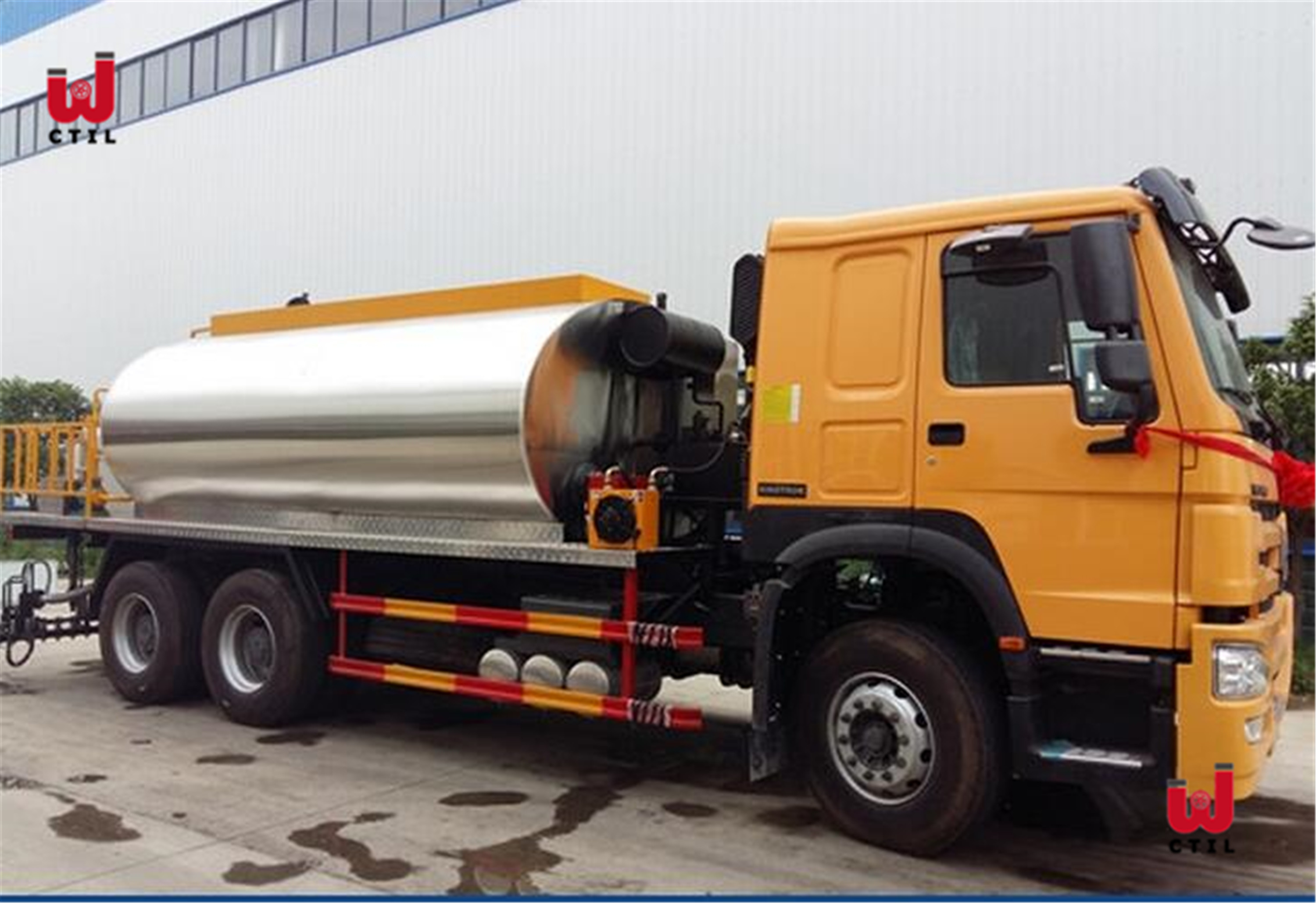 Euro 4 Asphalt Distributor Truck 16t Heating Spraying Truck