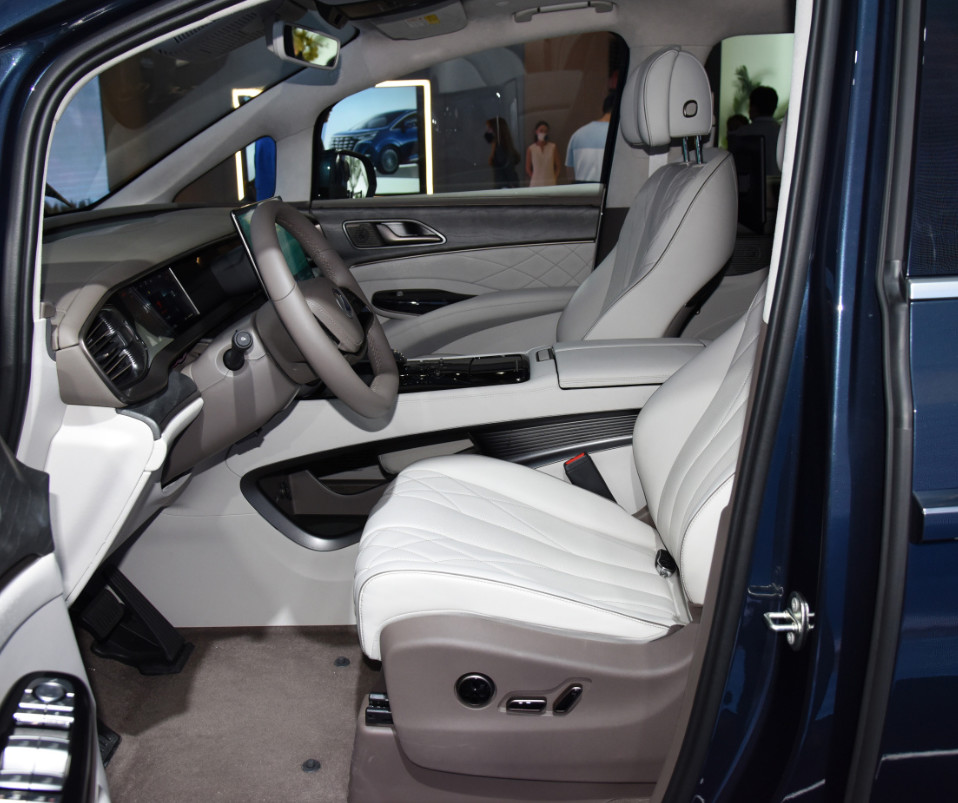 Denza D9 2022 DM-i 970 Four Wheel Drive Flagship Version EV 5 Door 7 seats MPV