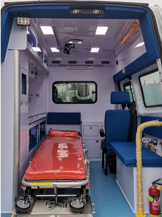White Ford Transit Ambulance 8 Seaters Gasoline Medical Ambulance