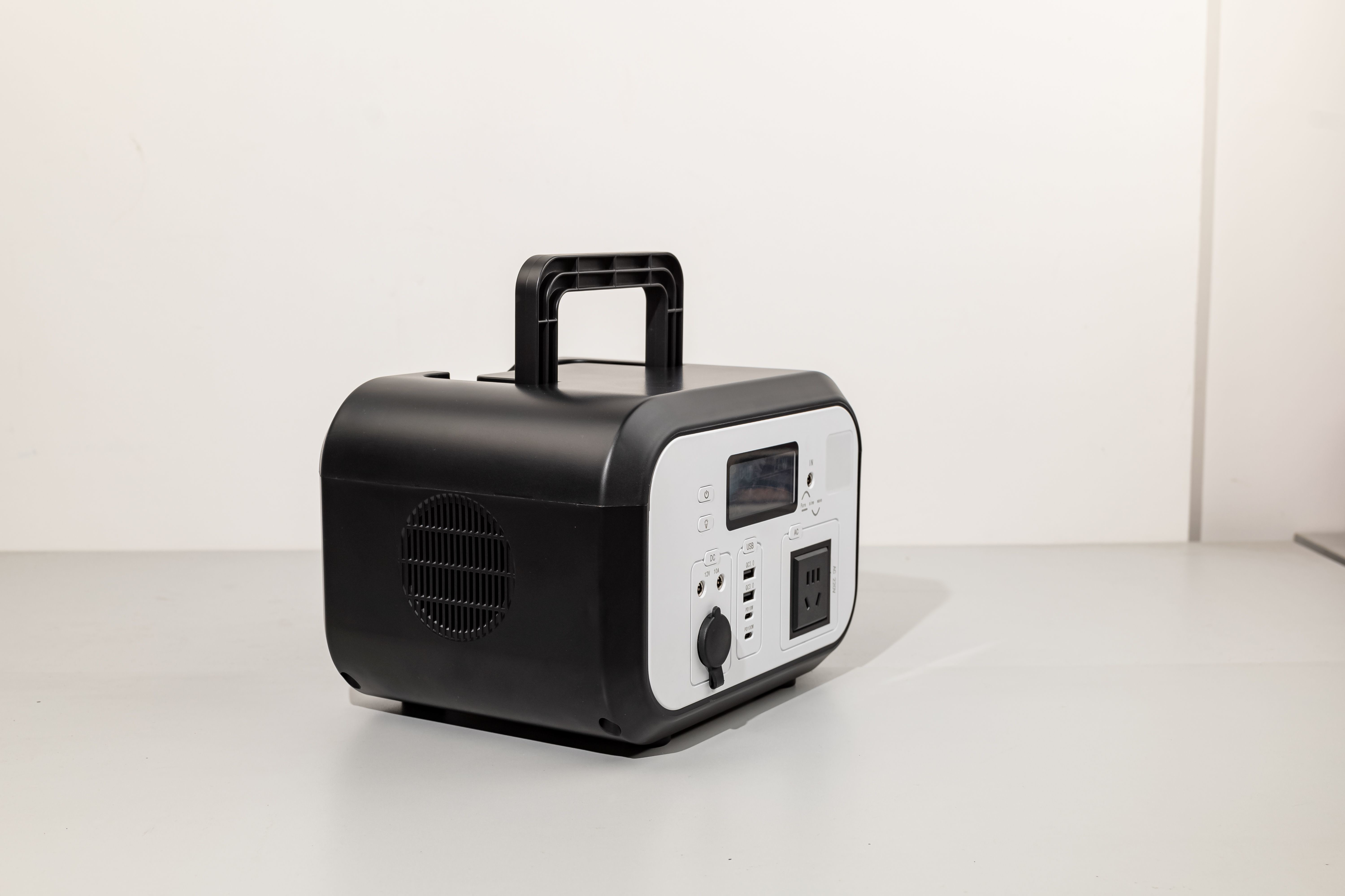 High Efficiency 600WH Solar Portable Power Station 220V Pure Sine Wave AC Outlets With App For Home Backup System