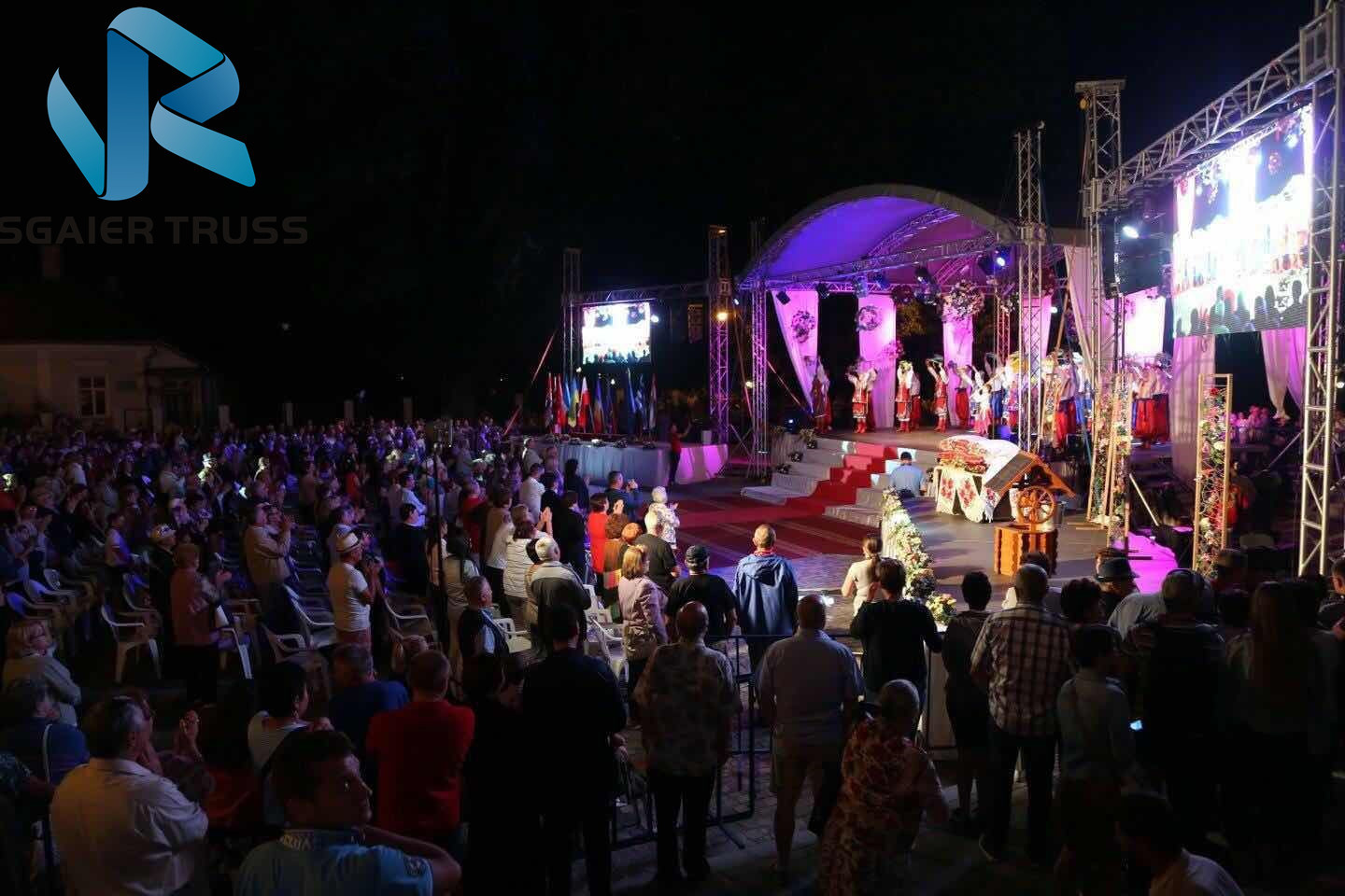 Lighting Tower Aluminum Arch Truss , Children Square / Banquet Party Truss