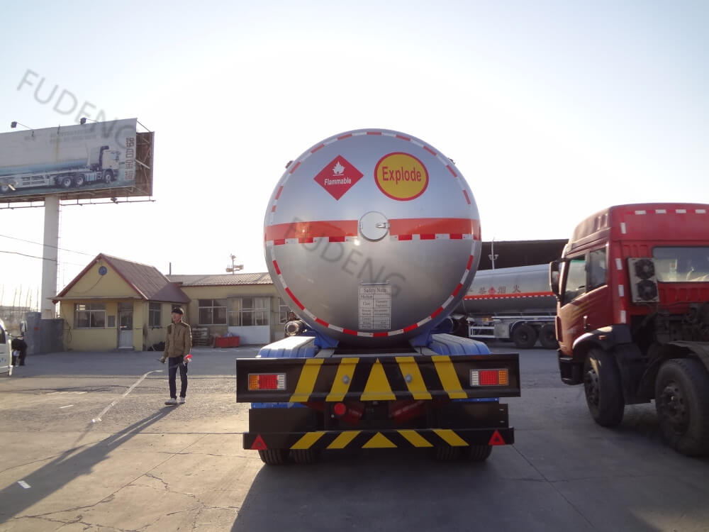 59.7 Cubic Meters 3 Axle Q345B 25T Lpg Gas Tanker Truck