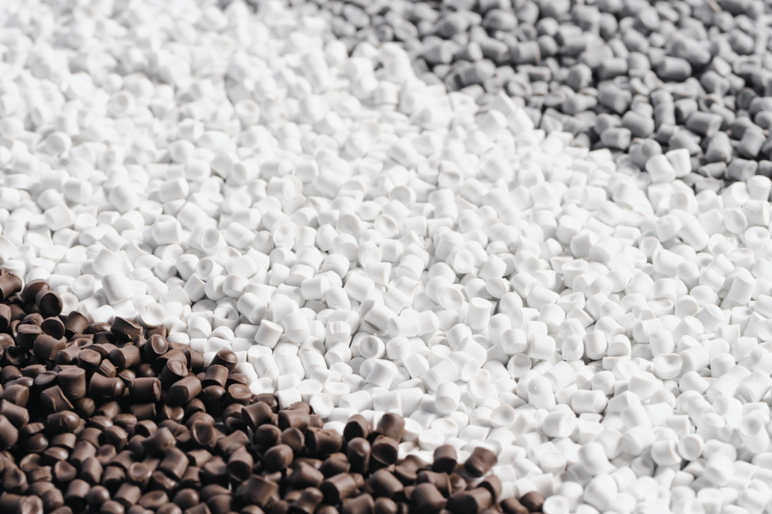 REACH ROHS Compliant Specially Formulated PVC Granule Black For Rugged Outdoor