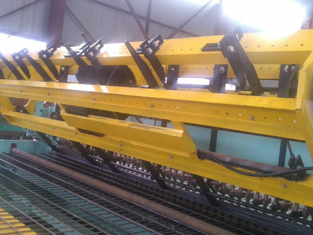 Automatic fence mesh panel welding machine manufacturer