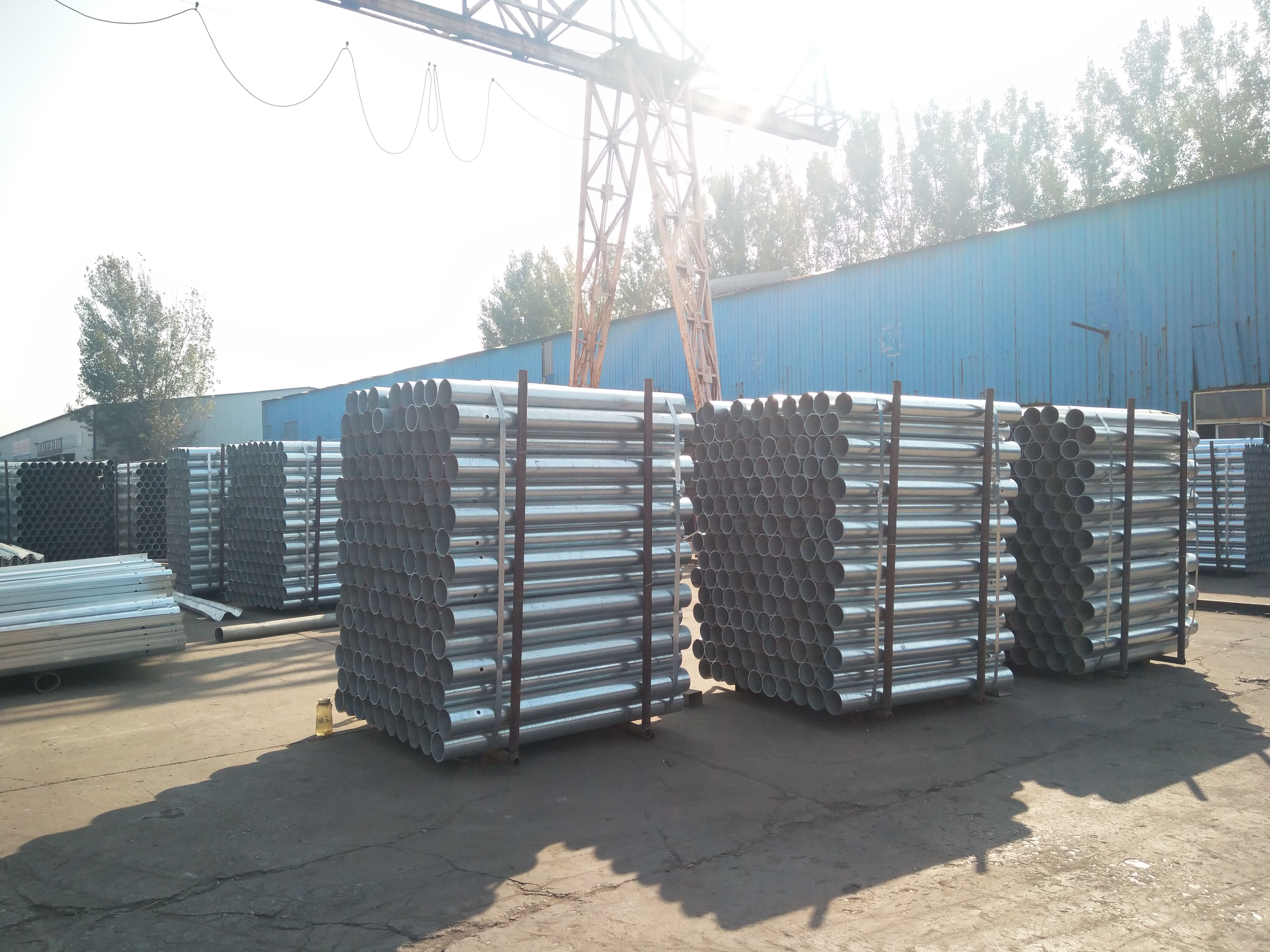 Straight Barrier Galvanized Steel Round Post for Traffic Security and Protection